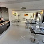 勒科里尔酒店 3*
