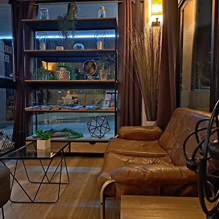 Le Collier Hotel
