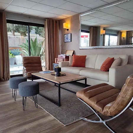Le Collier Hotel