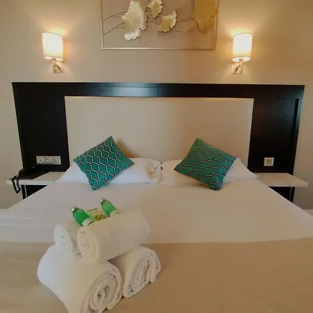 Le Collier Hotel