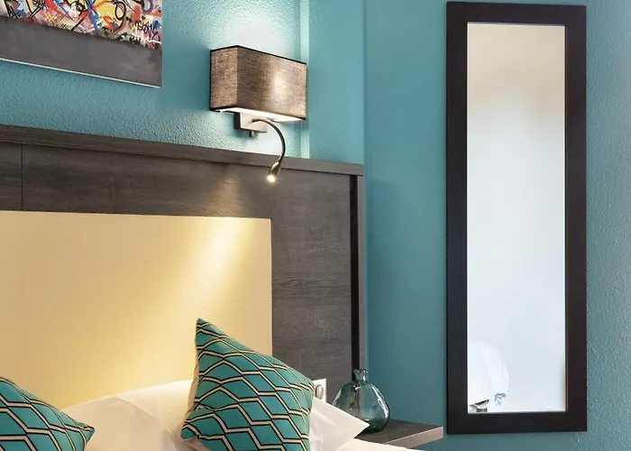 Le Collier Отель