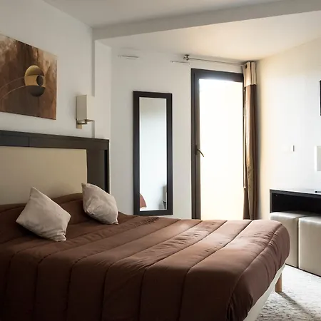 Le Collier Hotel