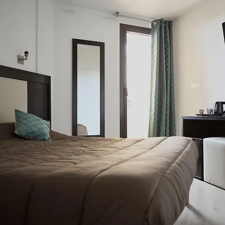 Le Collier 3* أنتيب