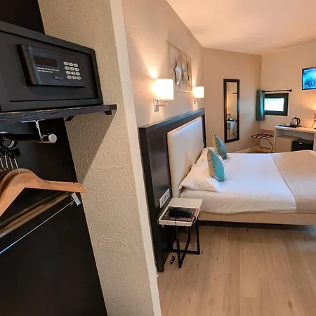 Le Collier Hotel 3*